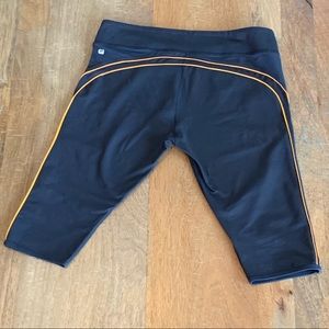 NWOT Fabletics Crop Leggings